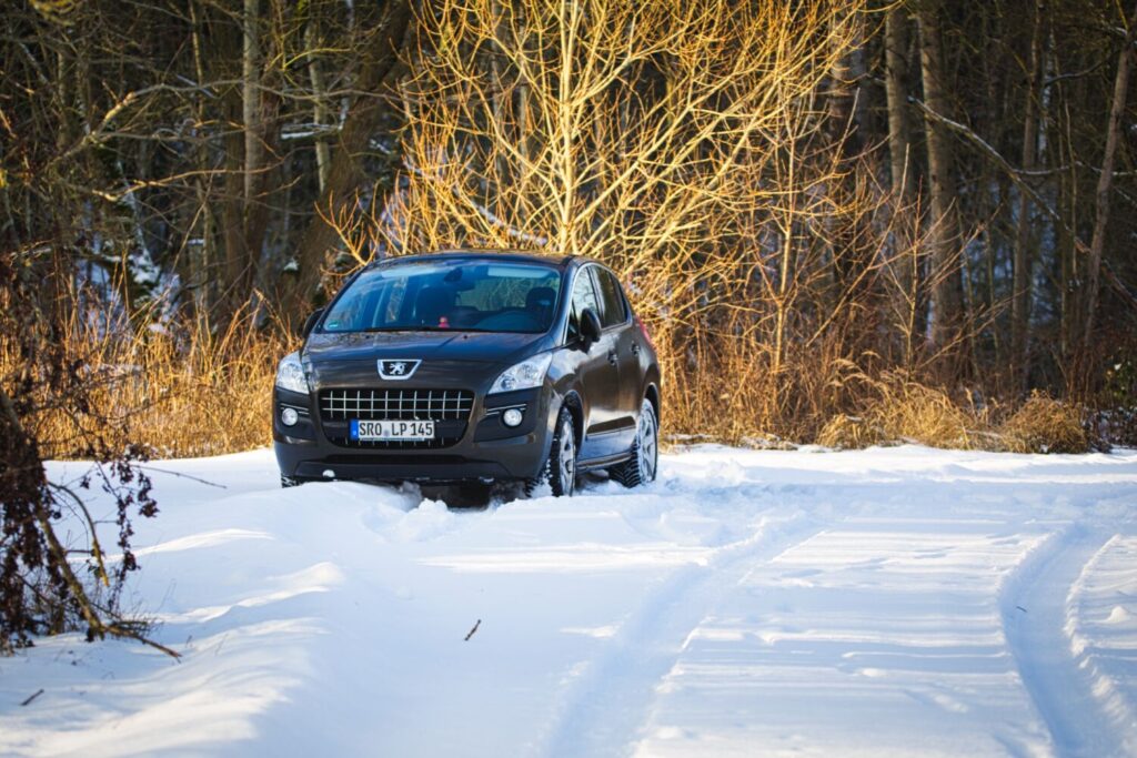 Peugeot-3008 im Schnee